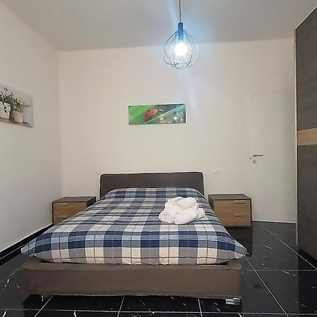 Tra Centro E Mare - Intero Appartamento Con Parcheggio Savona Eksteriør billede